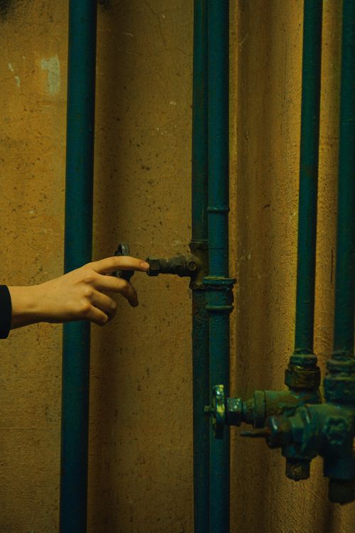 Hand adjusting metal pipes and valves